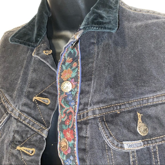 💔SOLD 🛑 LEE Vintage denim vest black velvet collar with floral button trim - Picture 6 of 9